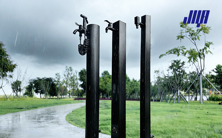 Freestanding Garden Water Column with Faucet 2 Freestanding water column with faucet placed on garden lawn, durable outdoor stand‑alone water tap for residential use