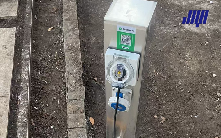 200 Amp Underground Electric Meter Socket Pedestal: Understanding the Basics 29 Field installation of 200 amp underground electric meter socket pedestal, connected with underground service cables at exterior property site