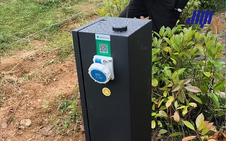 200 Amp Underground Electric Meter Socket Pedestal: Understanding the Basics 27 Full‑unit view of 200 amp underground electric meter socket pedestal, weather‑rated enclosure for underground utility power connection and meter mounting
