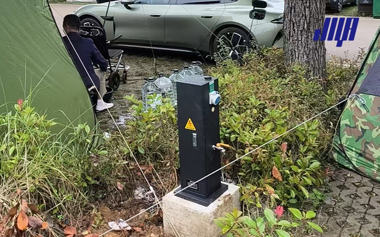 200 Amp Underground Electric Meter Socket Pedestal: Understanding the Basics 28 Cutaway view showing internal bus bars, meter socket, wiring terminals and main breaker space inside 200A underground electric meter socket pedestal