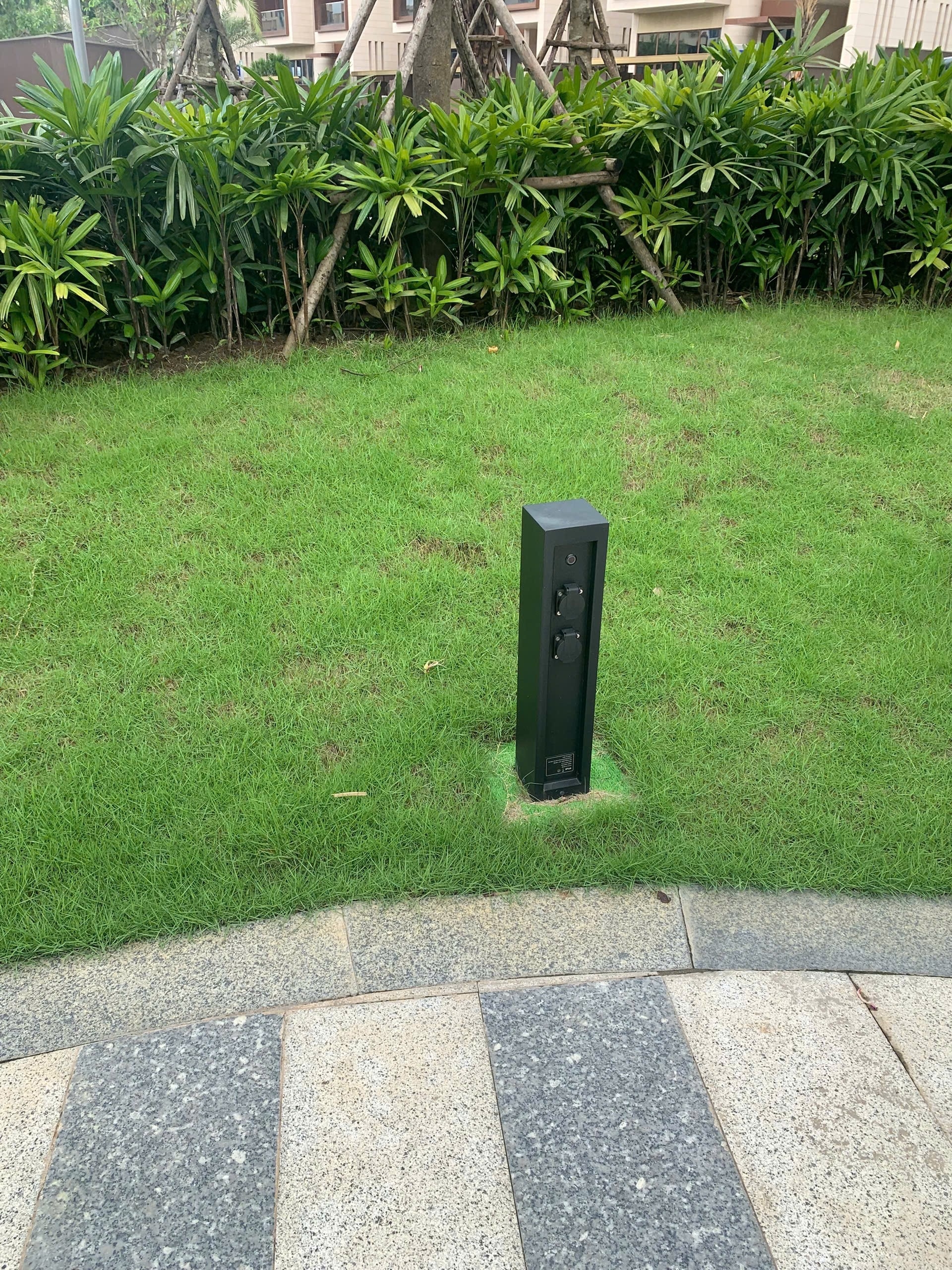 Jiya Smart Charging Piles Installed in a Vietnamese Urban Park, Bringing Green Power to Modern Public Life 2 越南图2