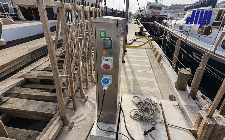 Intelligent Vessel Service Terminal